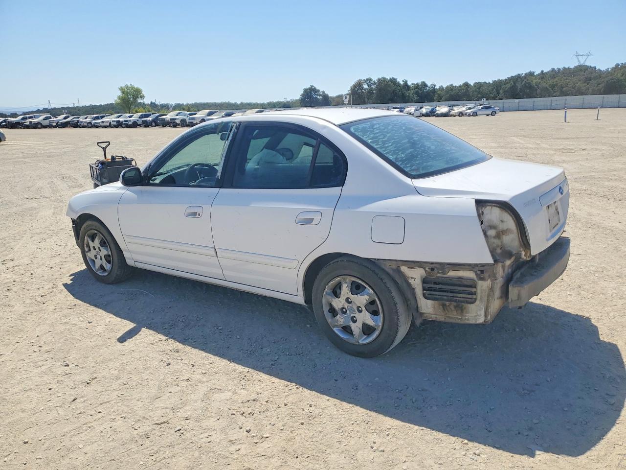 2005 Hyundai Elantra Gls White vin: KMHDN46D15U150604