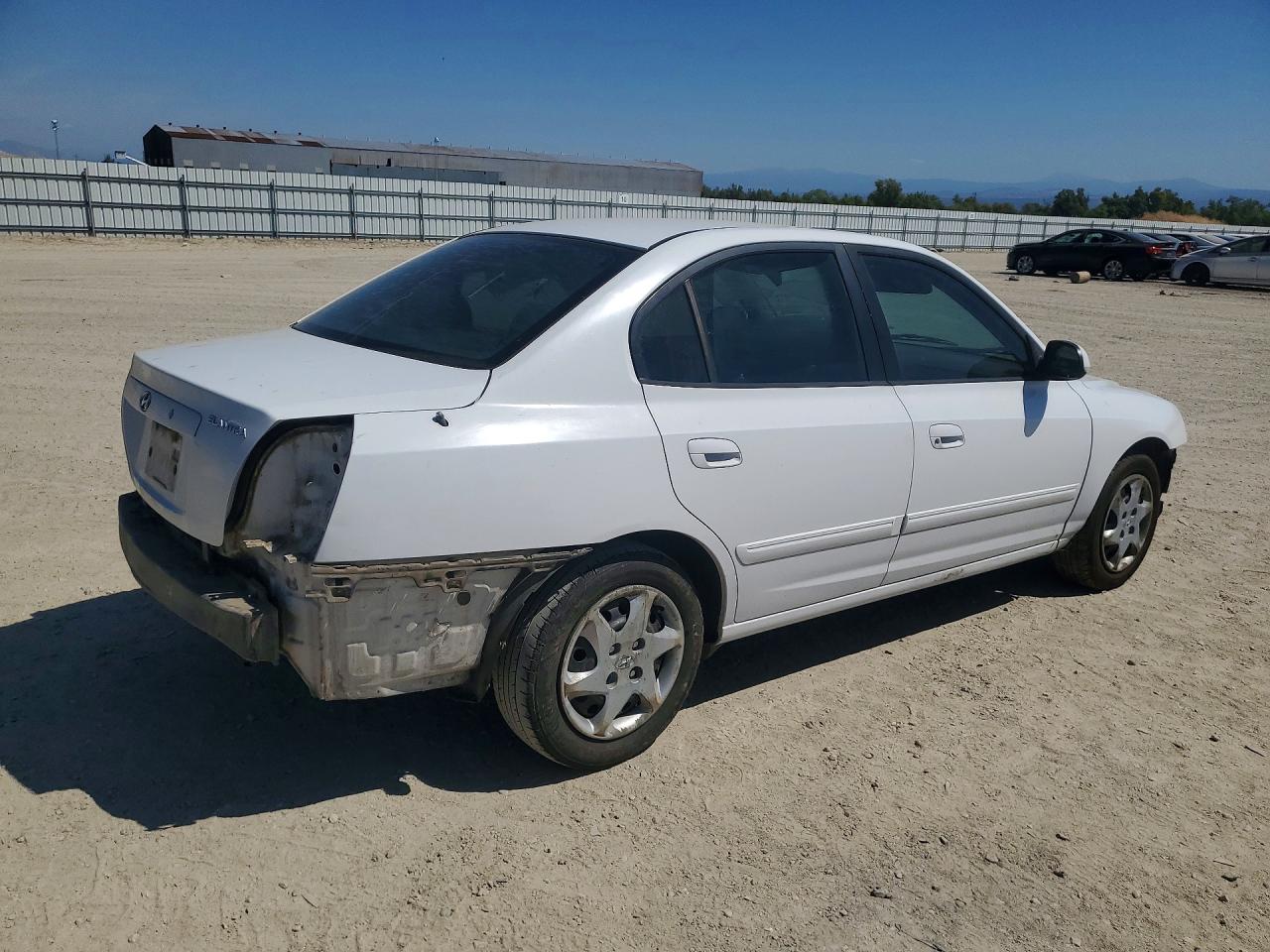 2005 Hyundai Elantra Gls White vin: KMHDN46D15U150604