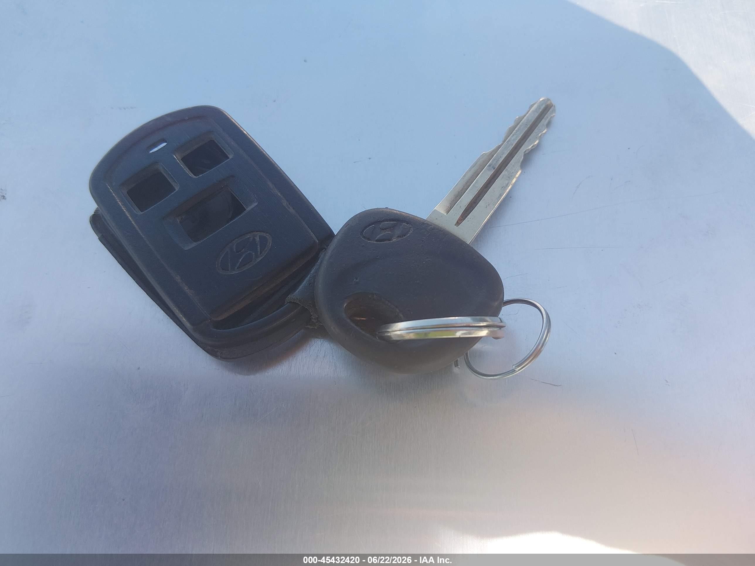 2004 Hyundai Elantra Gls/gt Blue vin: KMHDN46D24U874218