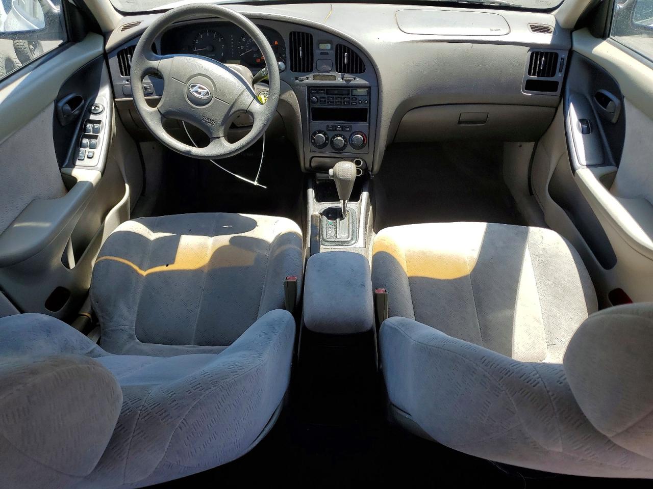 2004 Hyundai Elantra Gls White vin: KMHDN46D24U907380