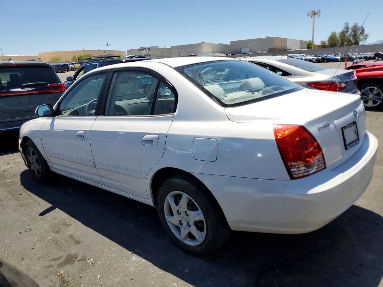 2004 Hyundai Elantra Gls White vin: KMHDN46D24U907380