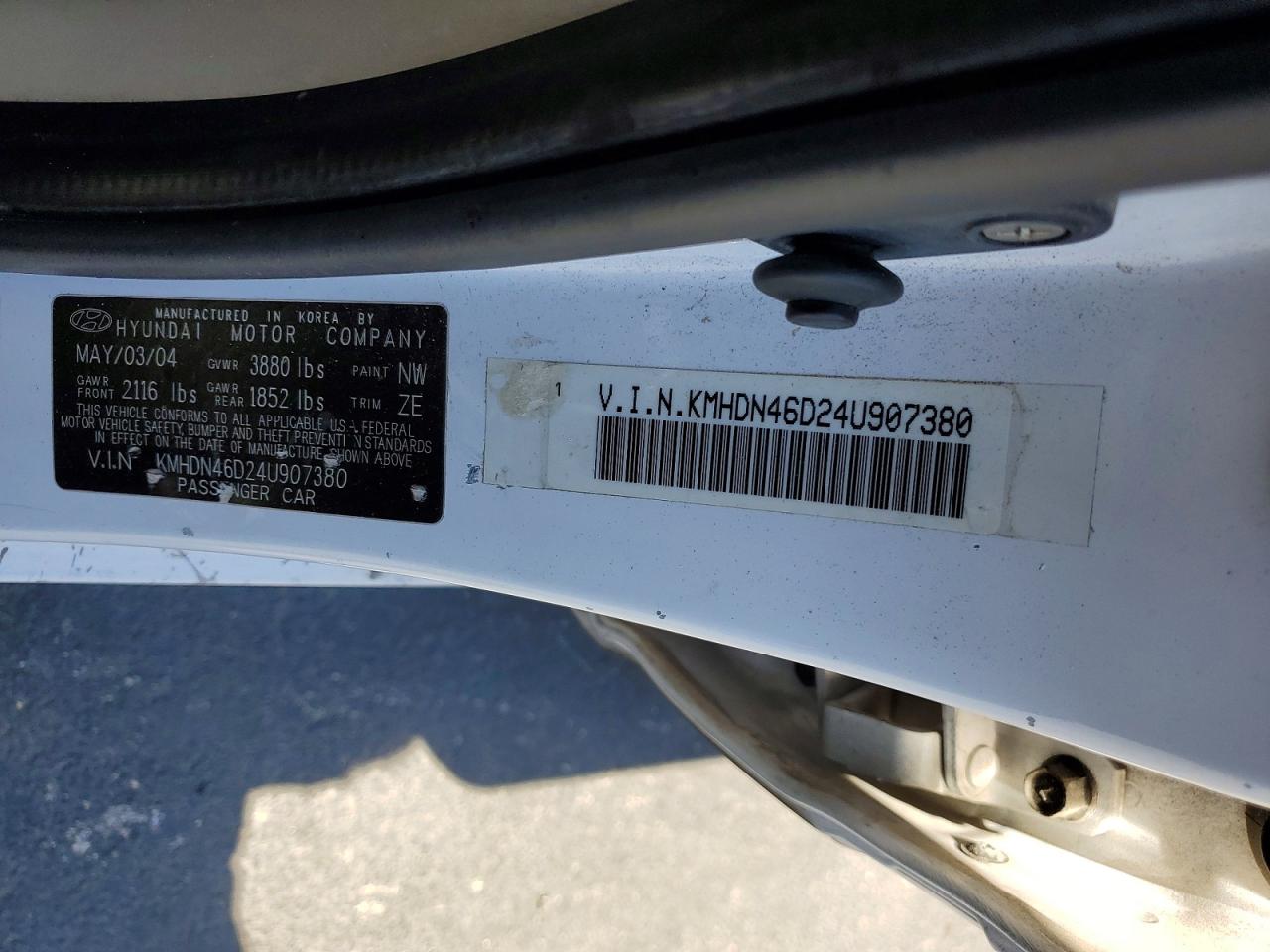 2004 Hyundai Elantra Gls White vin: KMHDN46D24U907380