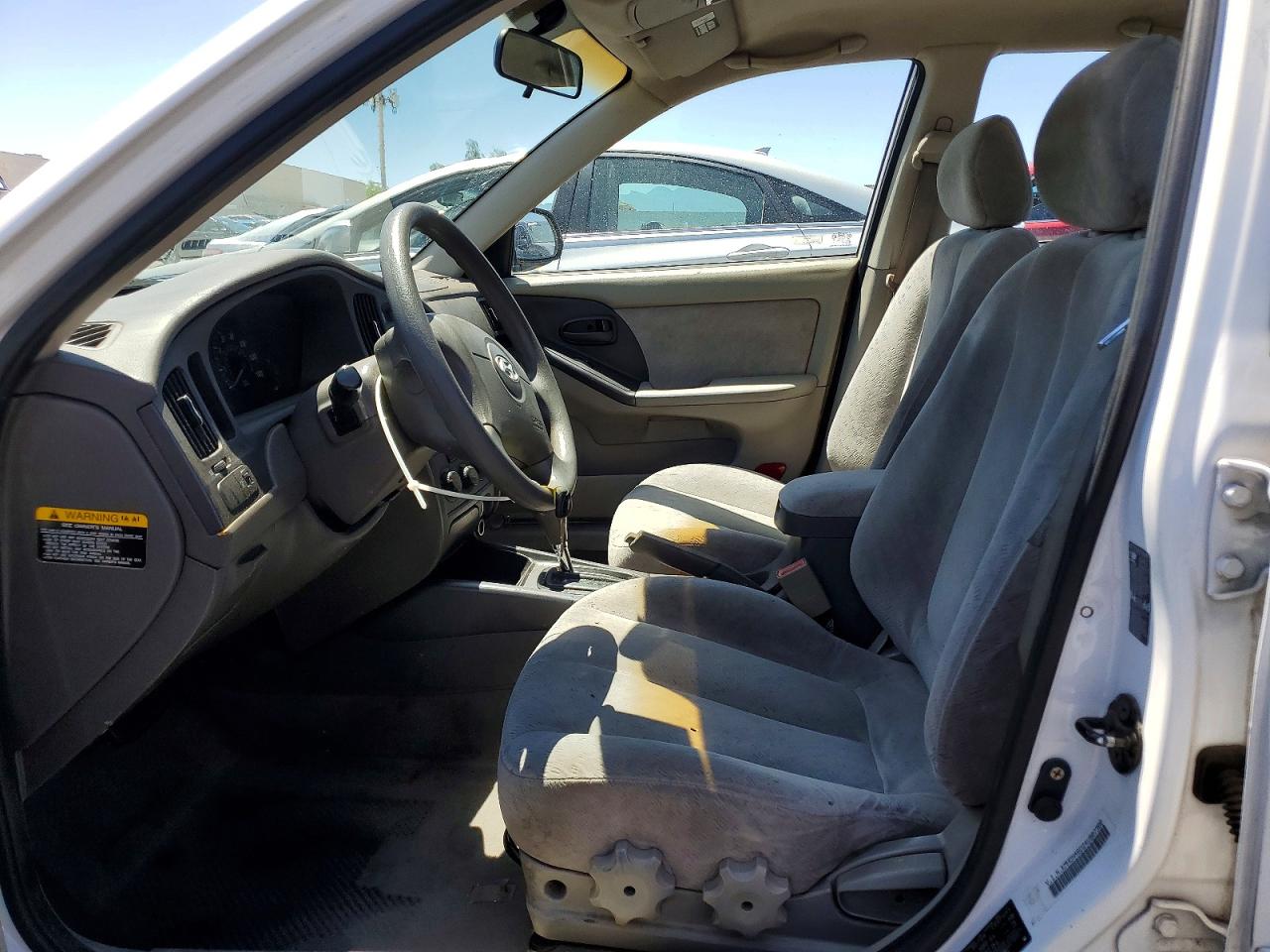 2004 Hyundai Elantra Gls White vin: KMHDN46D24U907380