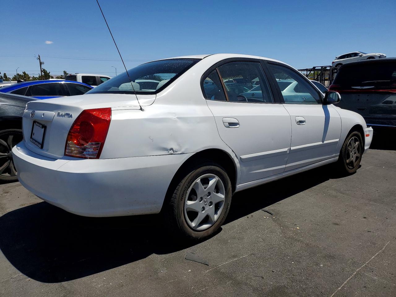 2004 Hyundai Elantra Gls White vin: KMHDN46D24U907380
