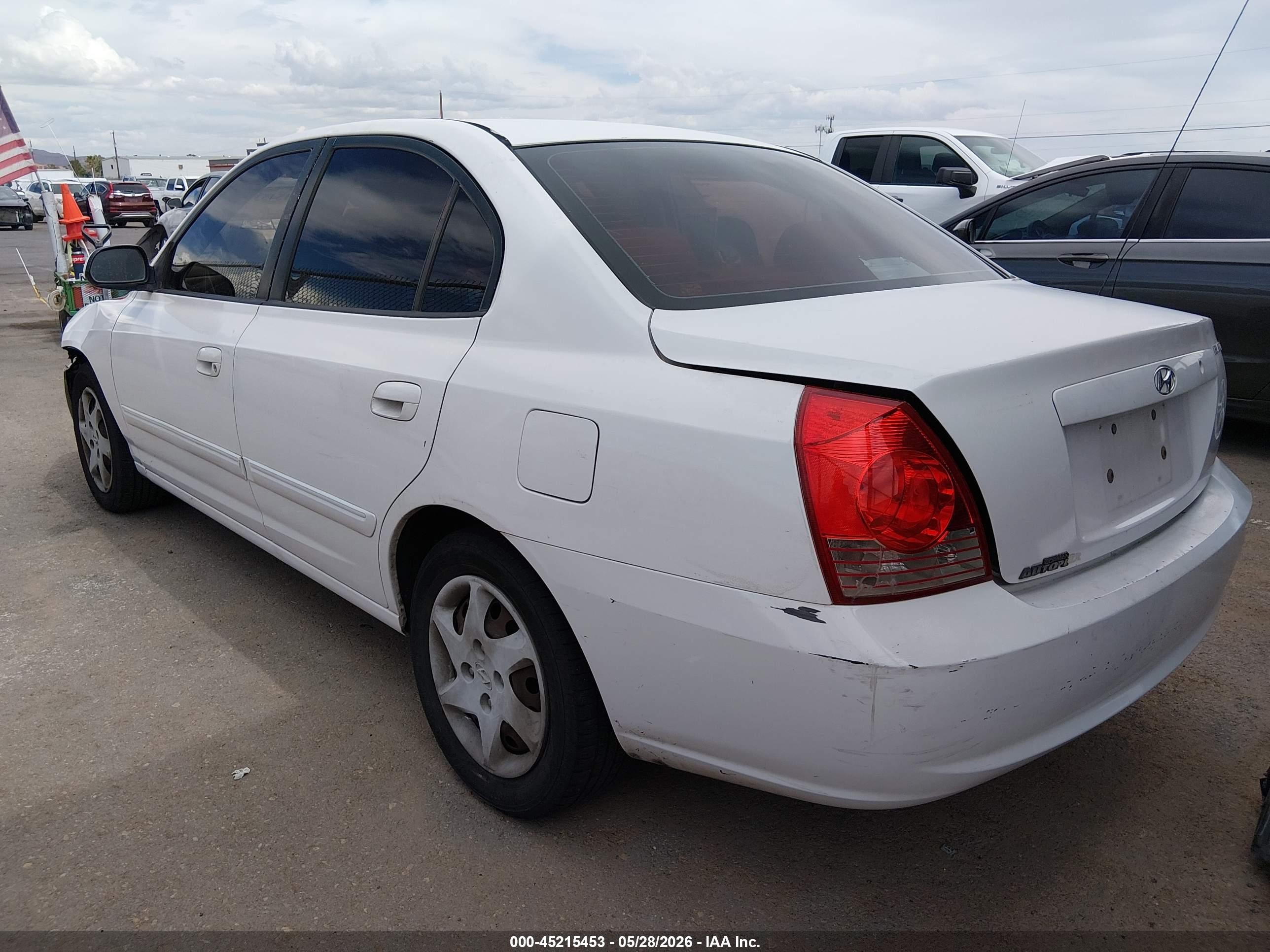 2004 Hyundai Elantra Gls/gt White vin: KMHDN46D24U917617