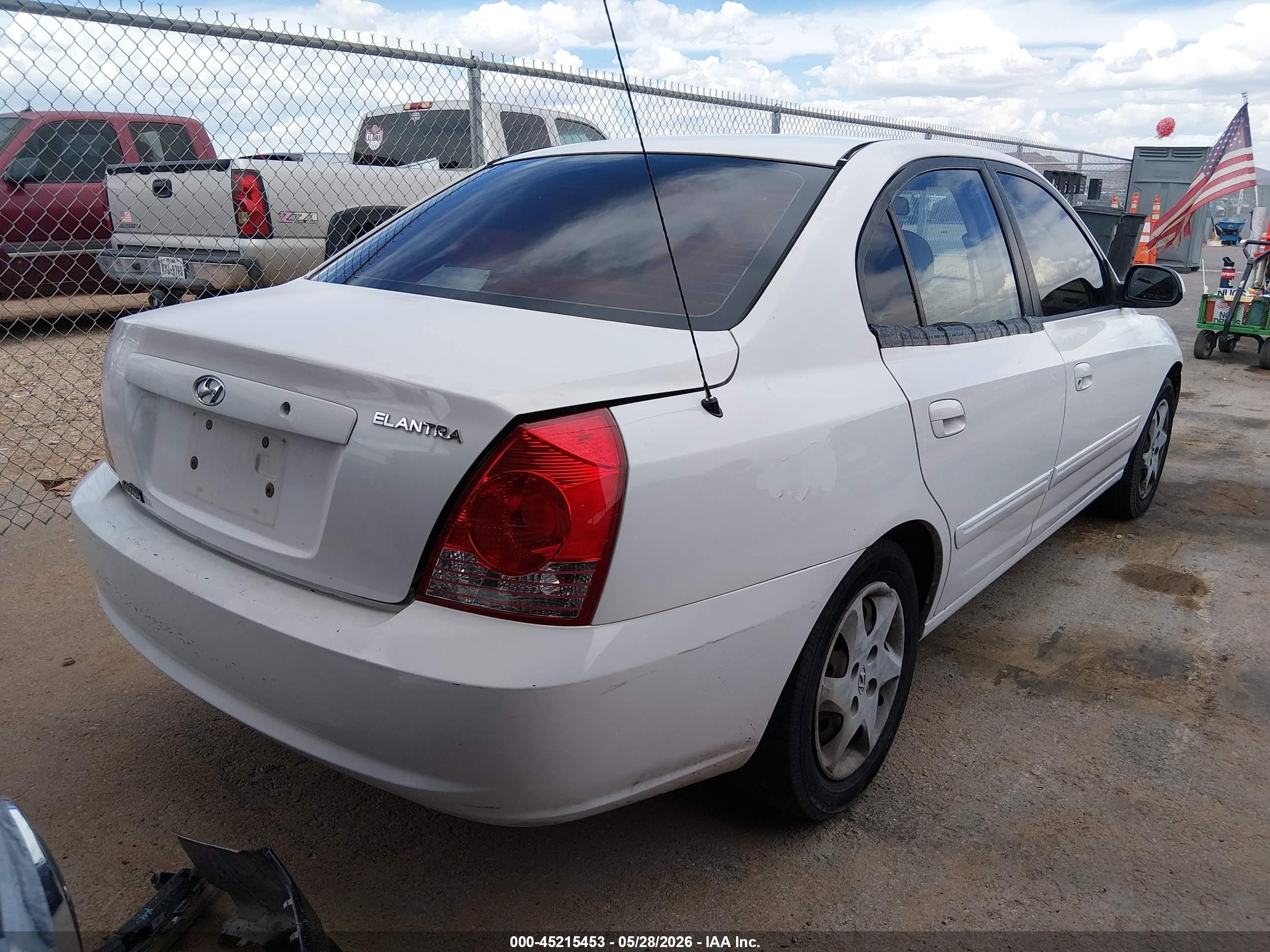 2004 Hyundai Elantra Gls/gt White vin: KMHDN46D24U917617