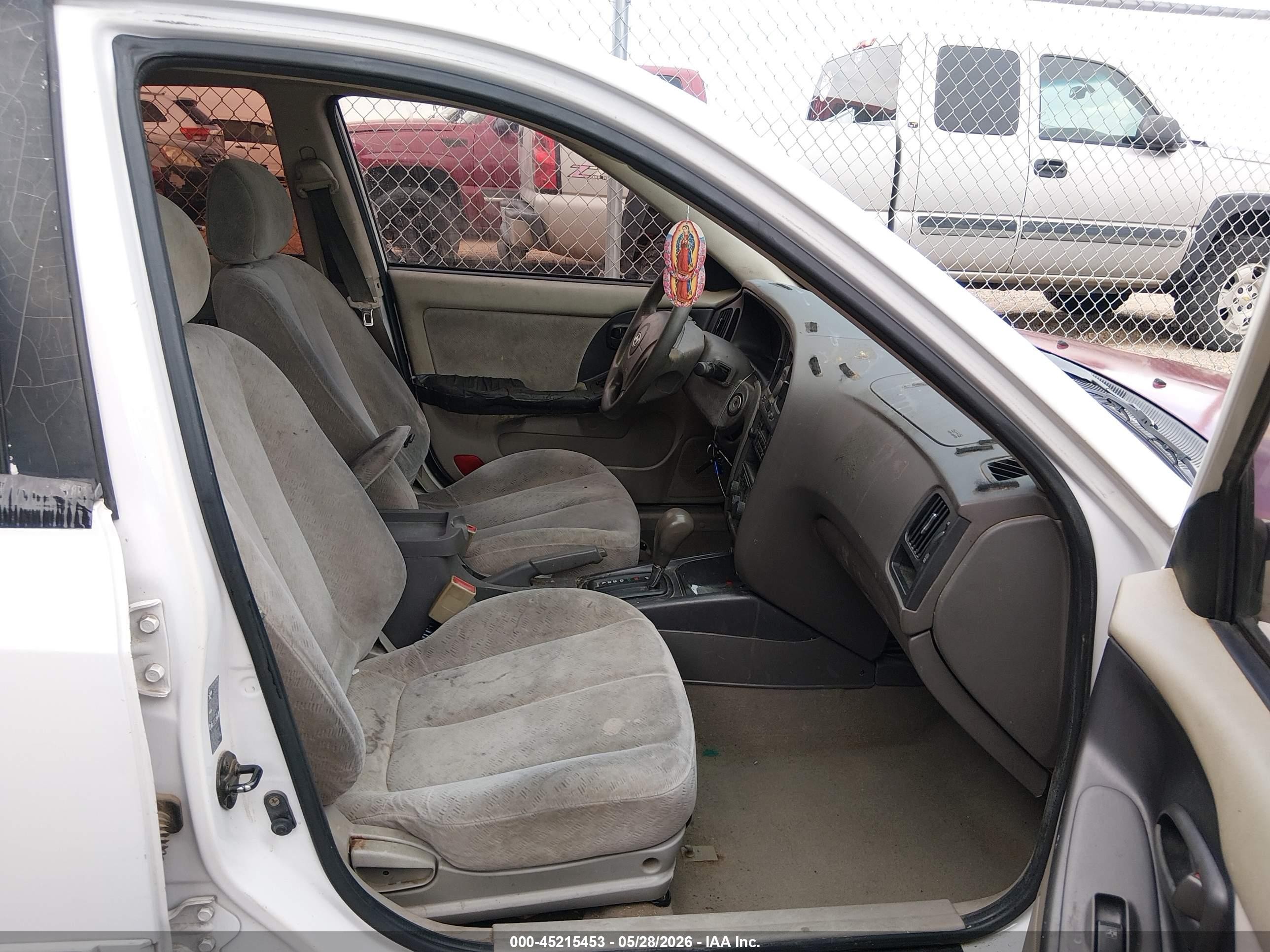 2004 Hyundai Elantra Gls/gt White vin: KMHDN46D24U917617