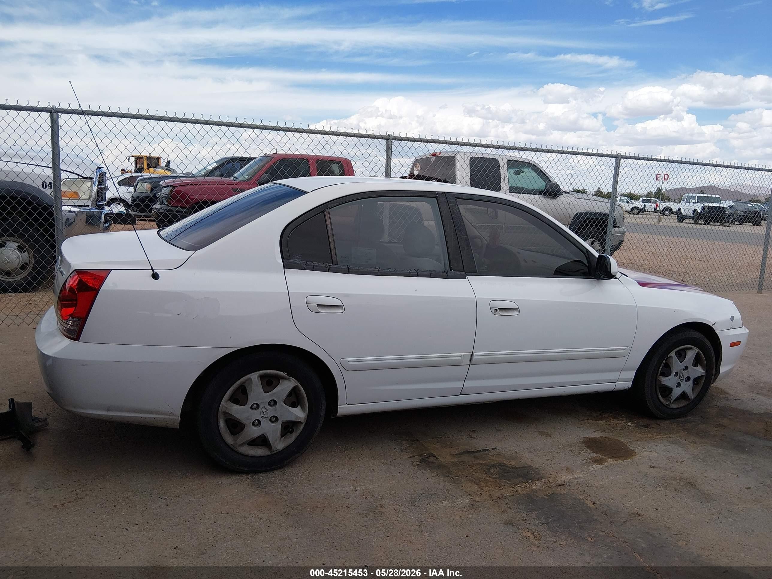 2004 Hyundai Elantra Gls/gt White vin: KMHDN46D24U917617