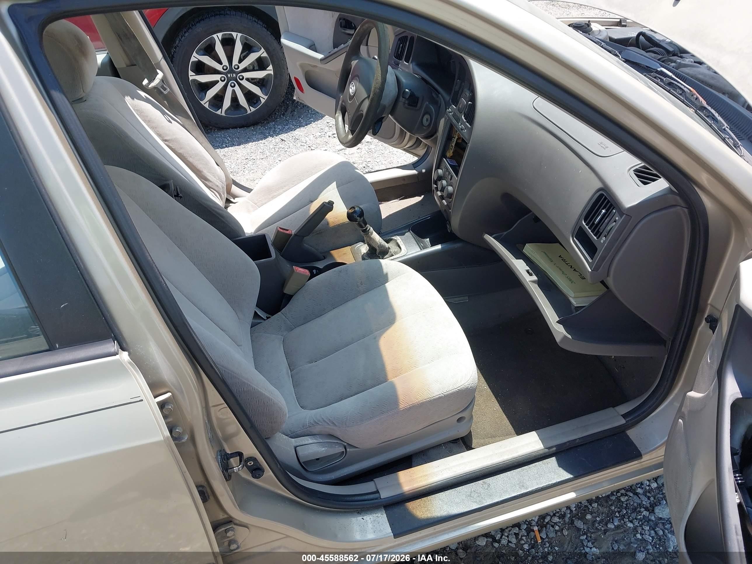 2005 Hyundai Elantra Gls/gt Beige vin: KMHDN46D25U983571