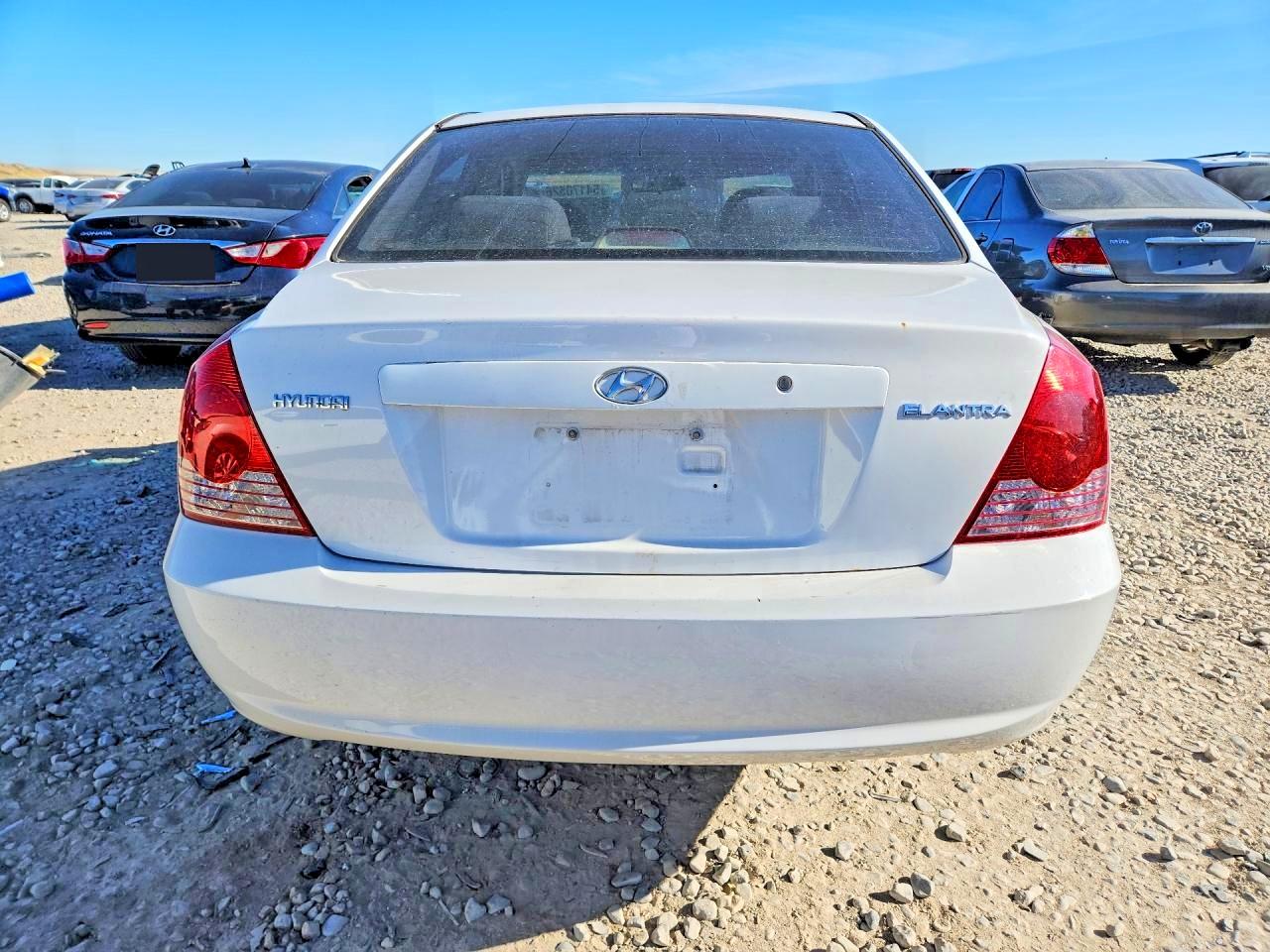 2006 Hyundai Elantra Gls White vin: KMHDN46D26U281252