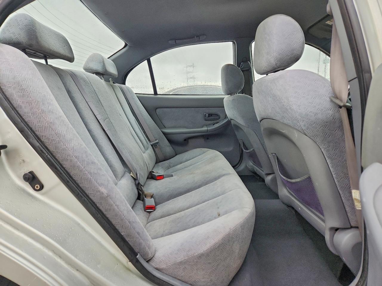 2004 Hyundai Elantra Gls Silver vin: KMHDN46D34U712470