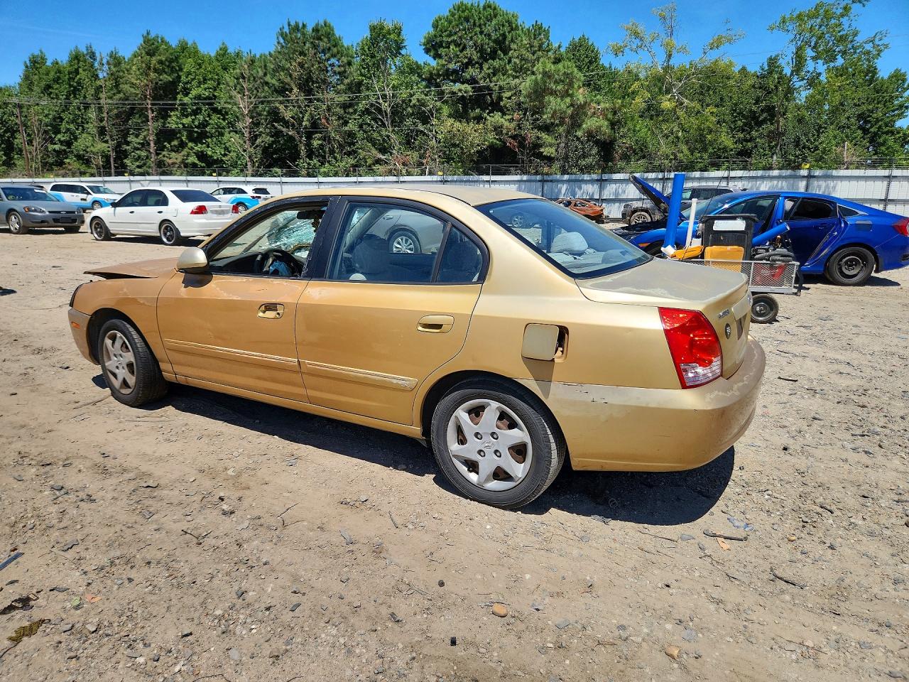 2004 Hyundai Elantra Gls Gold vin: KMHDN46D44U745302