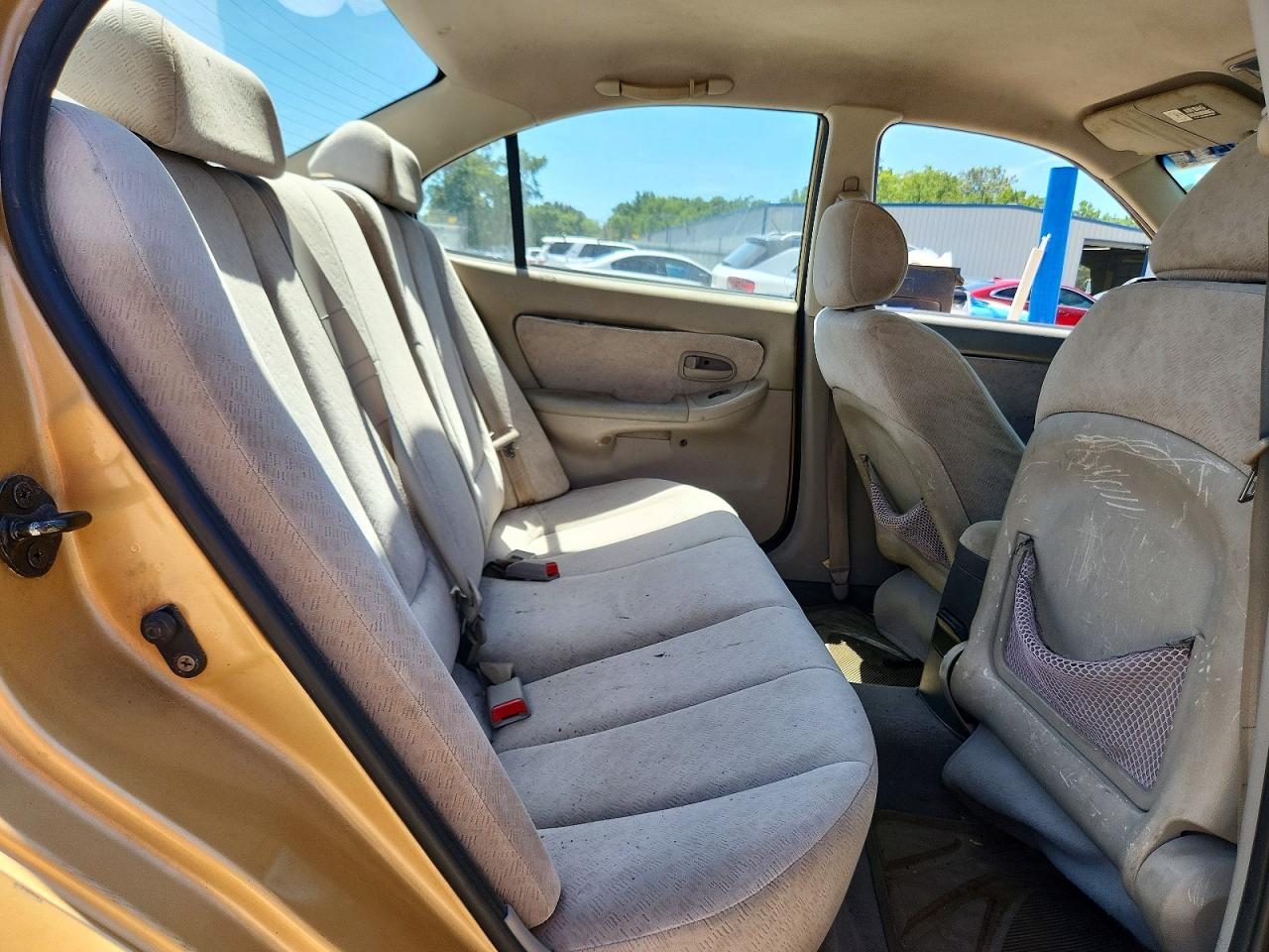 2004 Hyundai Elantra Gls Gold vin: KMHDN46D44U745302