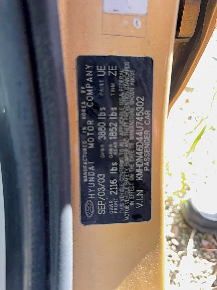 2004 Hyundai Elantra Gls Gold vin: KMHDN46D44U745302