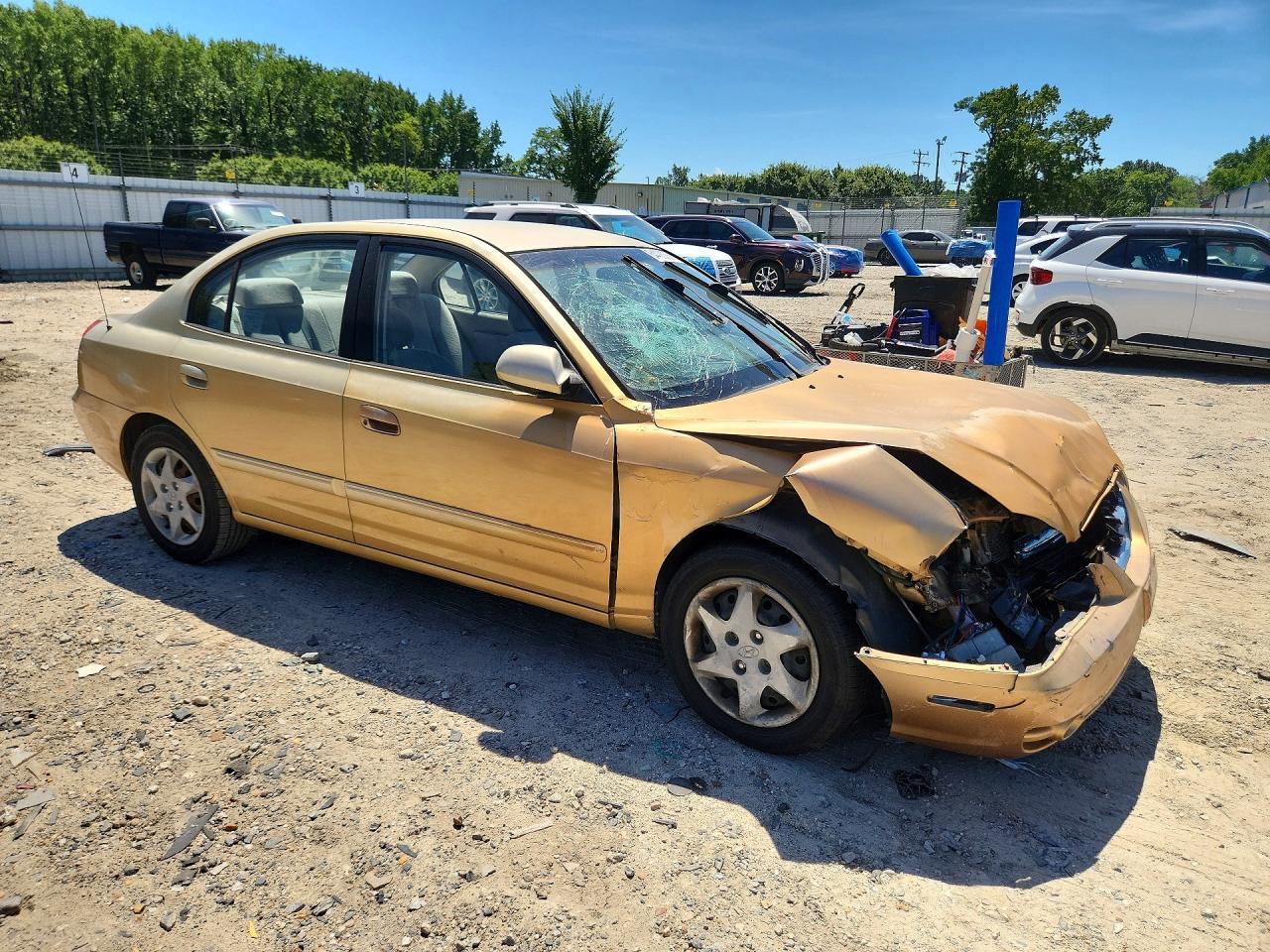 2004 Hyundai Elantra Gls Gold vin: KMHDN46D44U745302