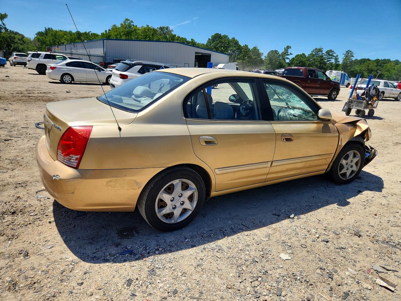2004 Hyundai Elantra Gls Gold vin: KMHDN46D44U745302