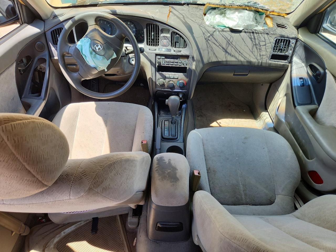 2004 Hyundai Elantra Gls Gold vin: KMHDN46D44U745302