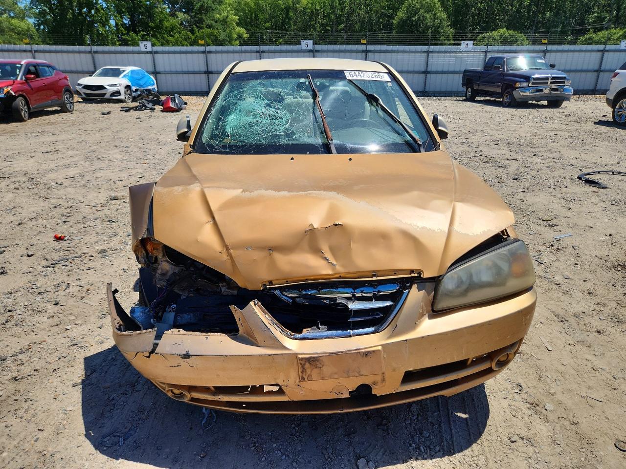 2004 Hyundai Elantra Gls Gold vin: KMHDN46D44U745302