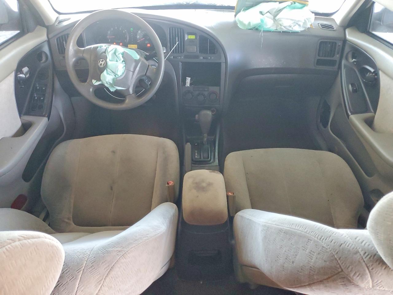 2005 Hyundai Elentra Gold vin: KMHDN46D45U010529