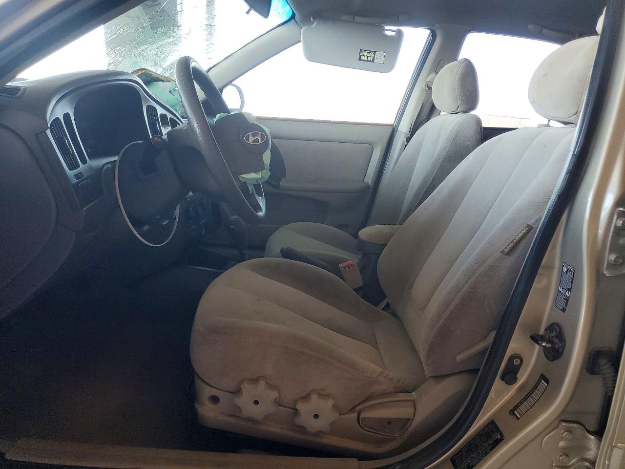 2005 Hyundai Elentra Gold vin: KMHDN46D45U010529
