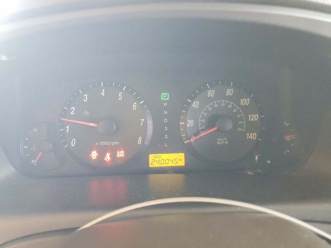 2005 Hyundai Elentra Gold vin: KMHDN46D45U010529