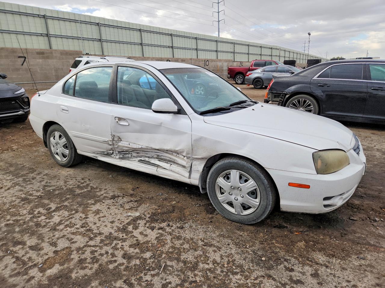 2005 Hyundai Elantra Gls White vin: KMHDN46D45U108864