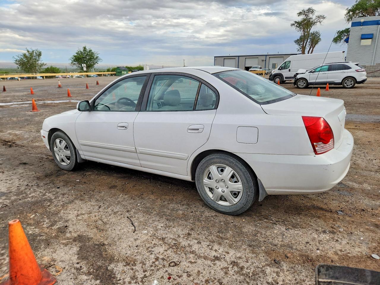 2005 Hyundai Elantra Gls White vin: KMHDN46D45U108864
