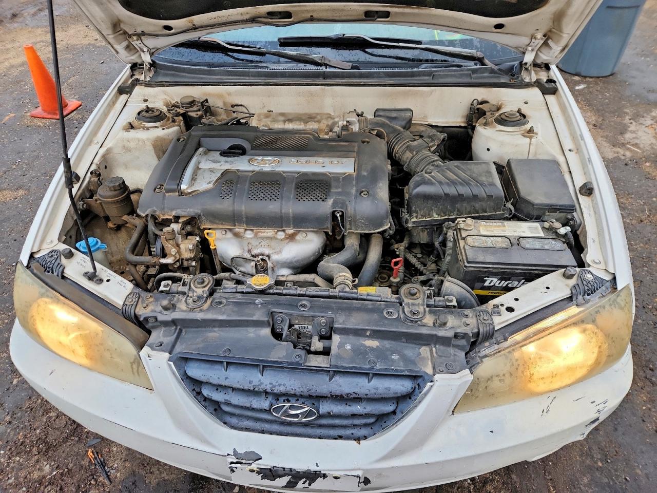 2005 Hyundai Elantra Gls White vin: KMHDN46D45U108864