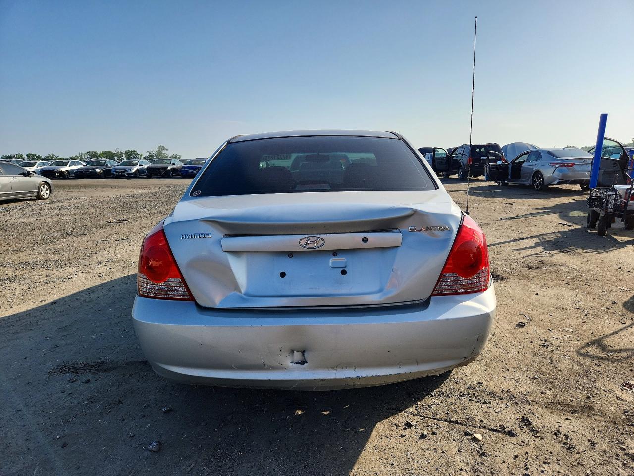2005 Hyundai Elantra Gls Silver vin: KMHDN46D45U162925