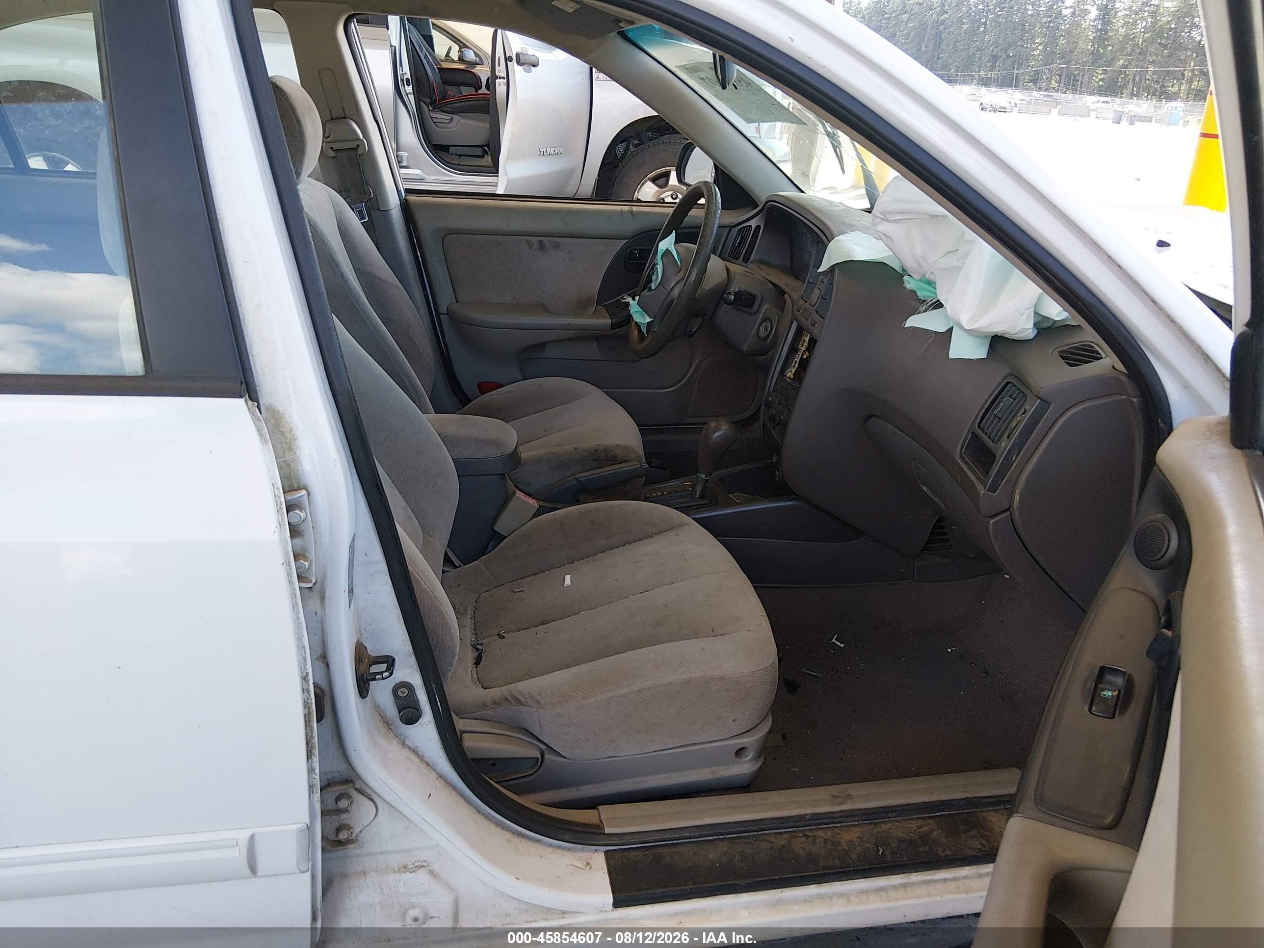2005 Hyundai Elantra Gls/gt White vin: KMHDN46D45U195438