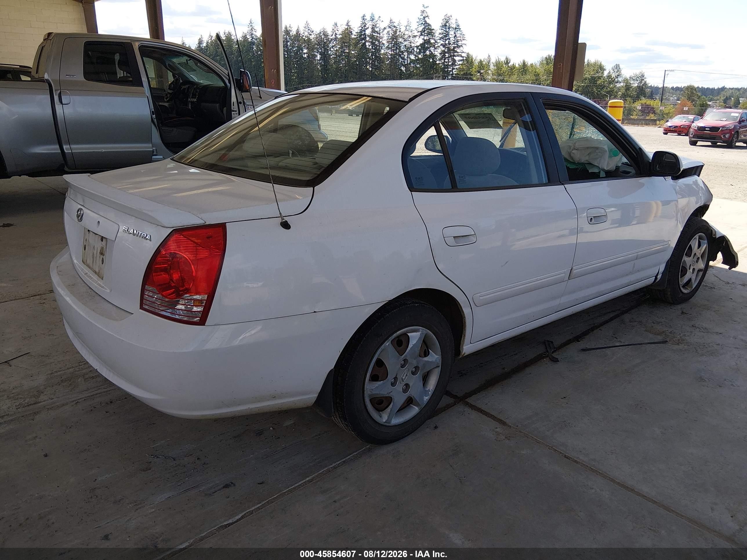 2005 Hyundai Elantra Gls/gt White vin: KMHDN46D45U195438