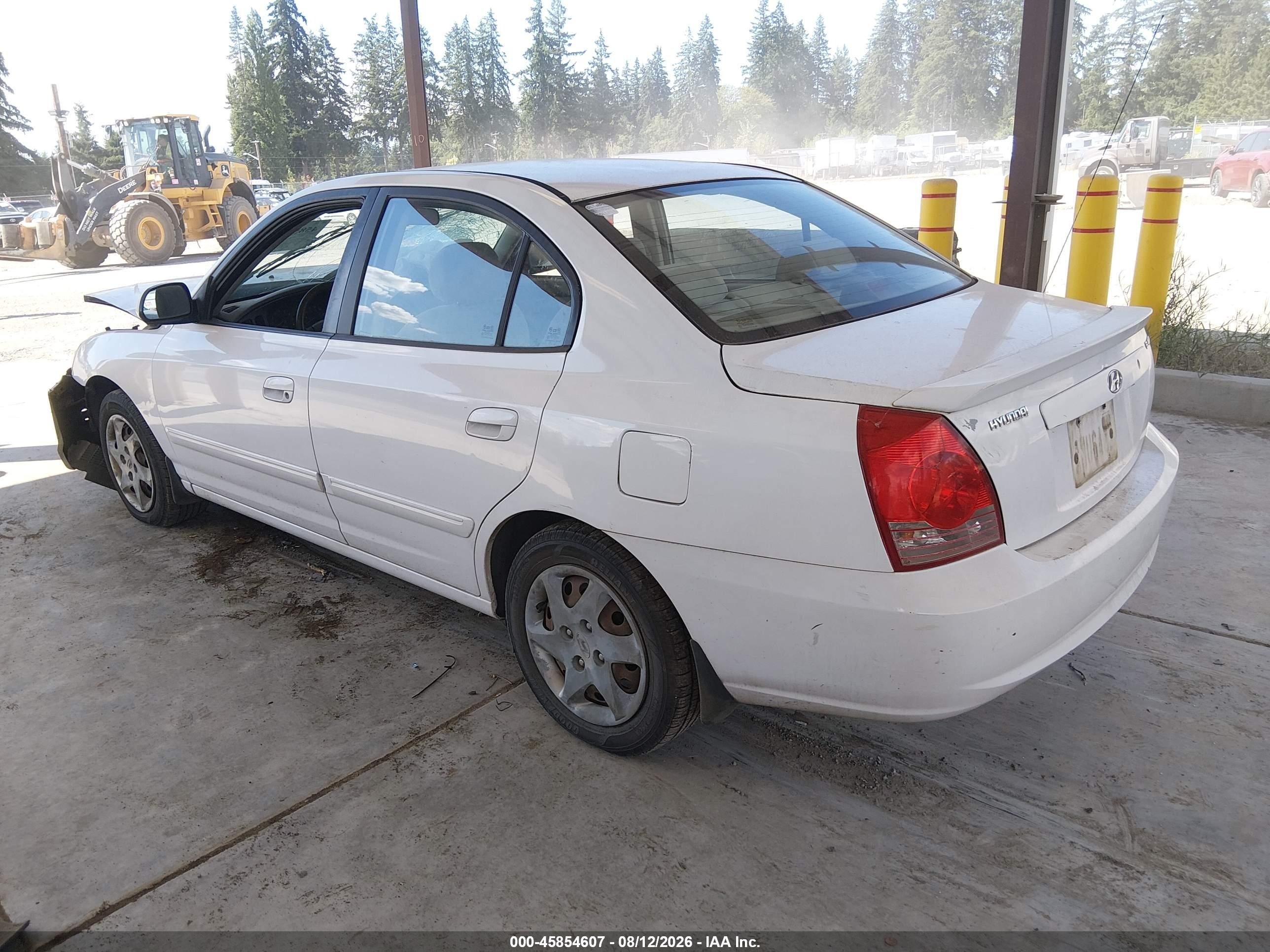 2005 Hyundai Elantra Gls/gt White vin: KMHDN46D45U195438