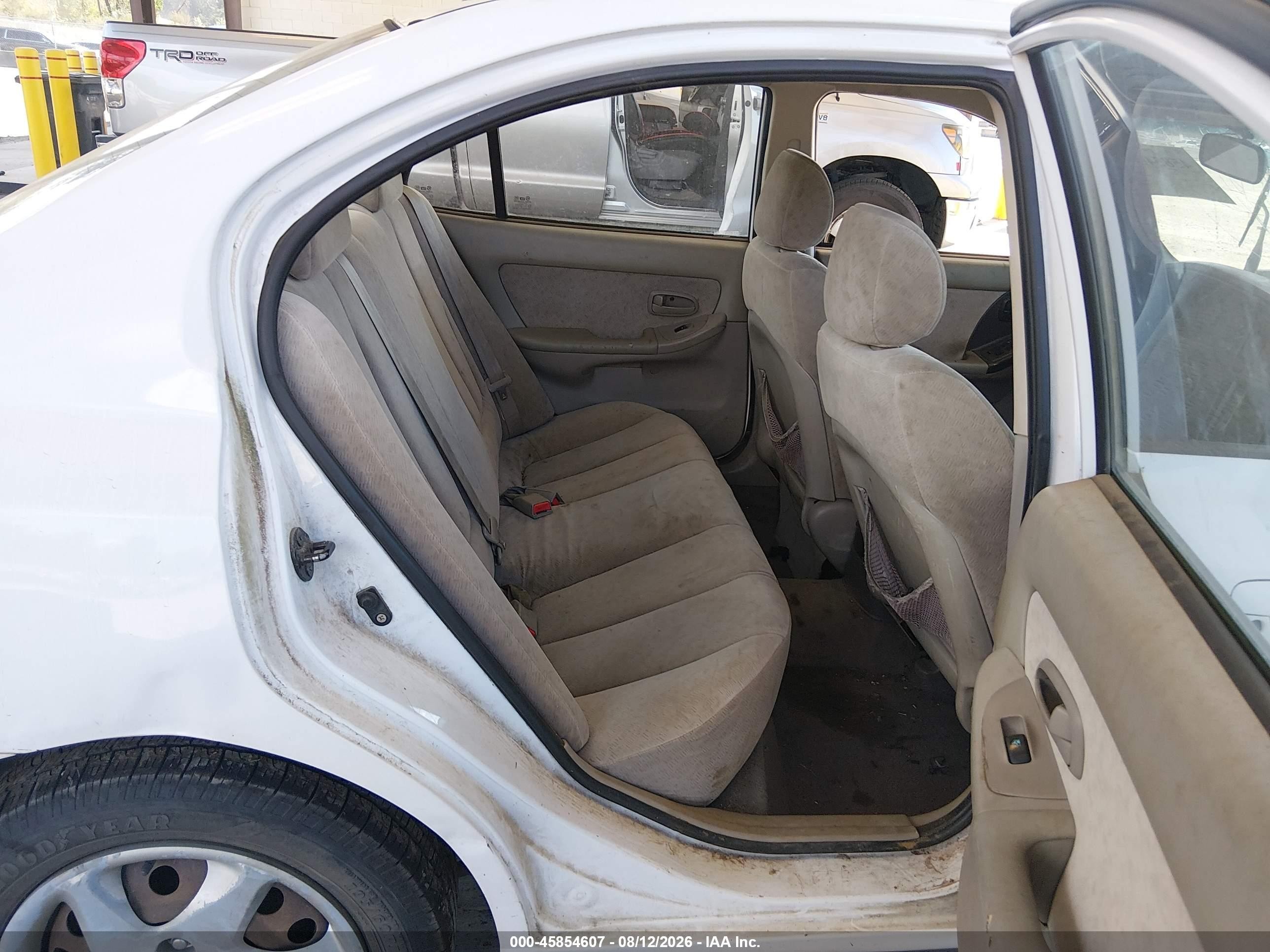 2005 Hyundai Elantra Gls/gt White vin: KMHDN46D45U195438