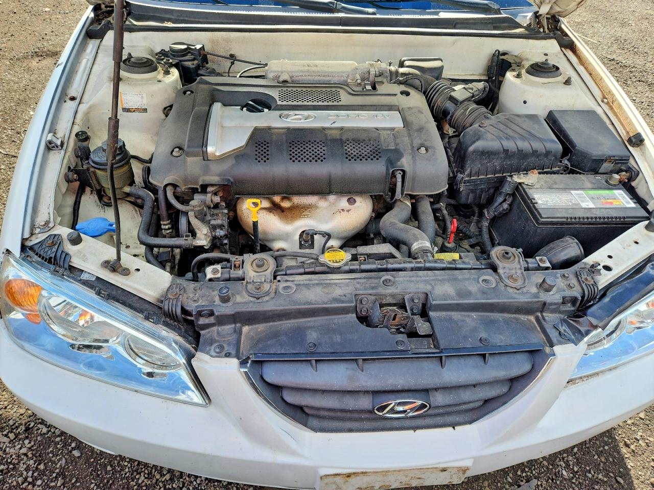 2005 Hyundai Elantra Gls White vin: KMHDN46D45U196752