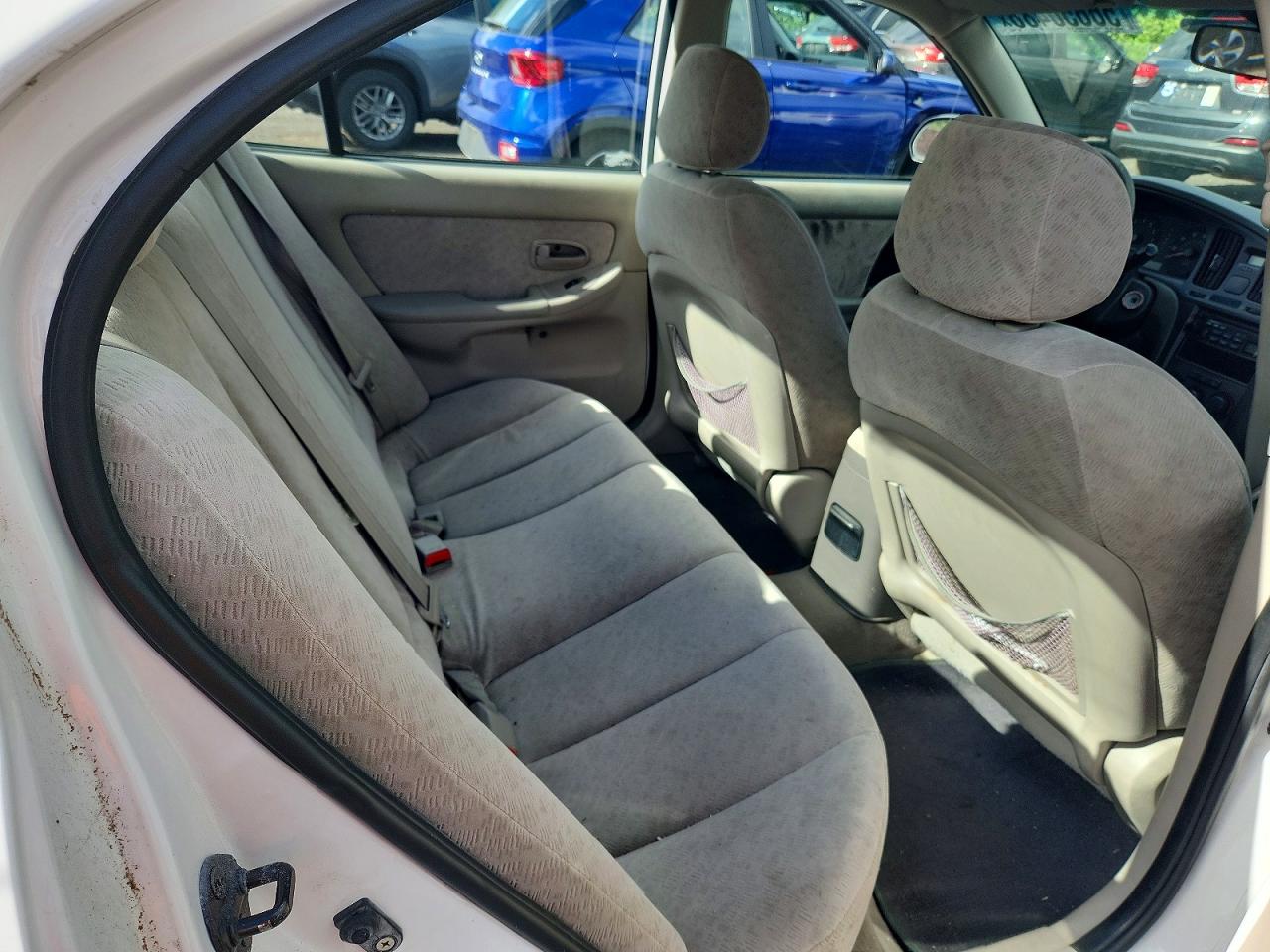 2005 Hyundai Elantra Gls White vin: KMHDN46D45U196752