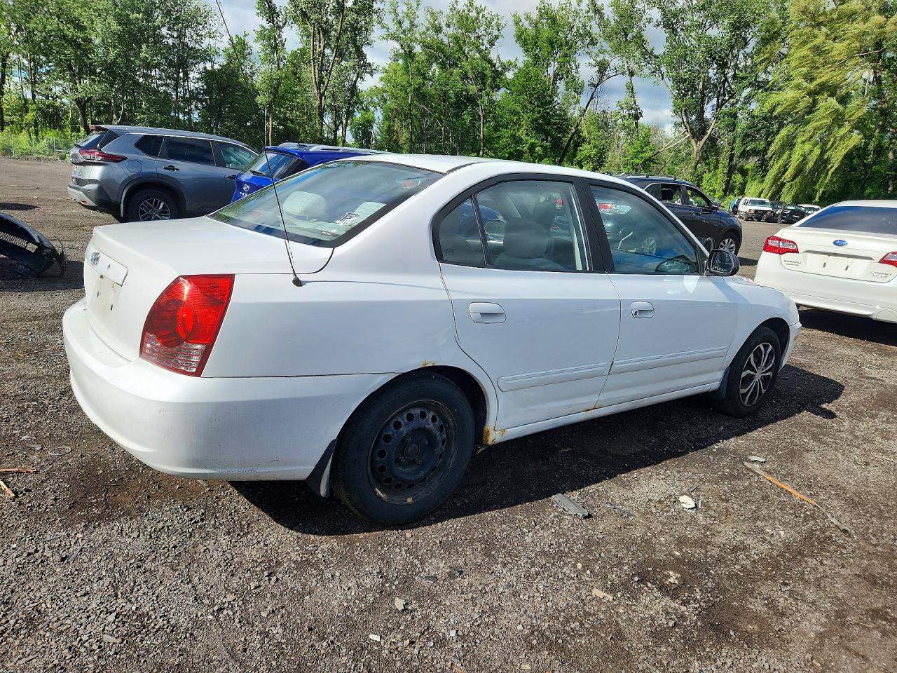 2005 Hyundai Elantra Gls White vin: KMHDN46D45U196752