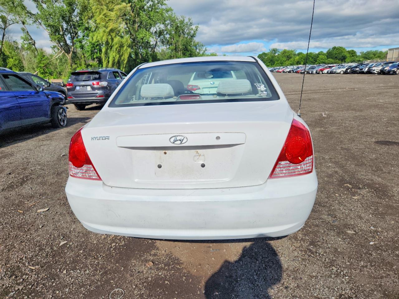 2005 Hyundai Elantra Gls White vin: KMHDN46D45U196752
