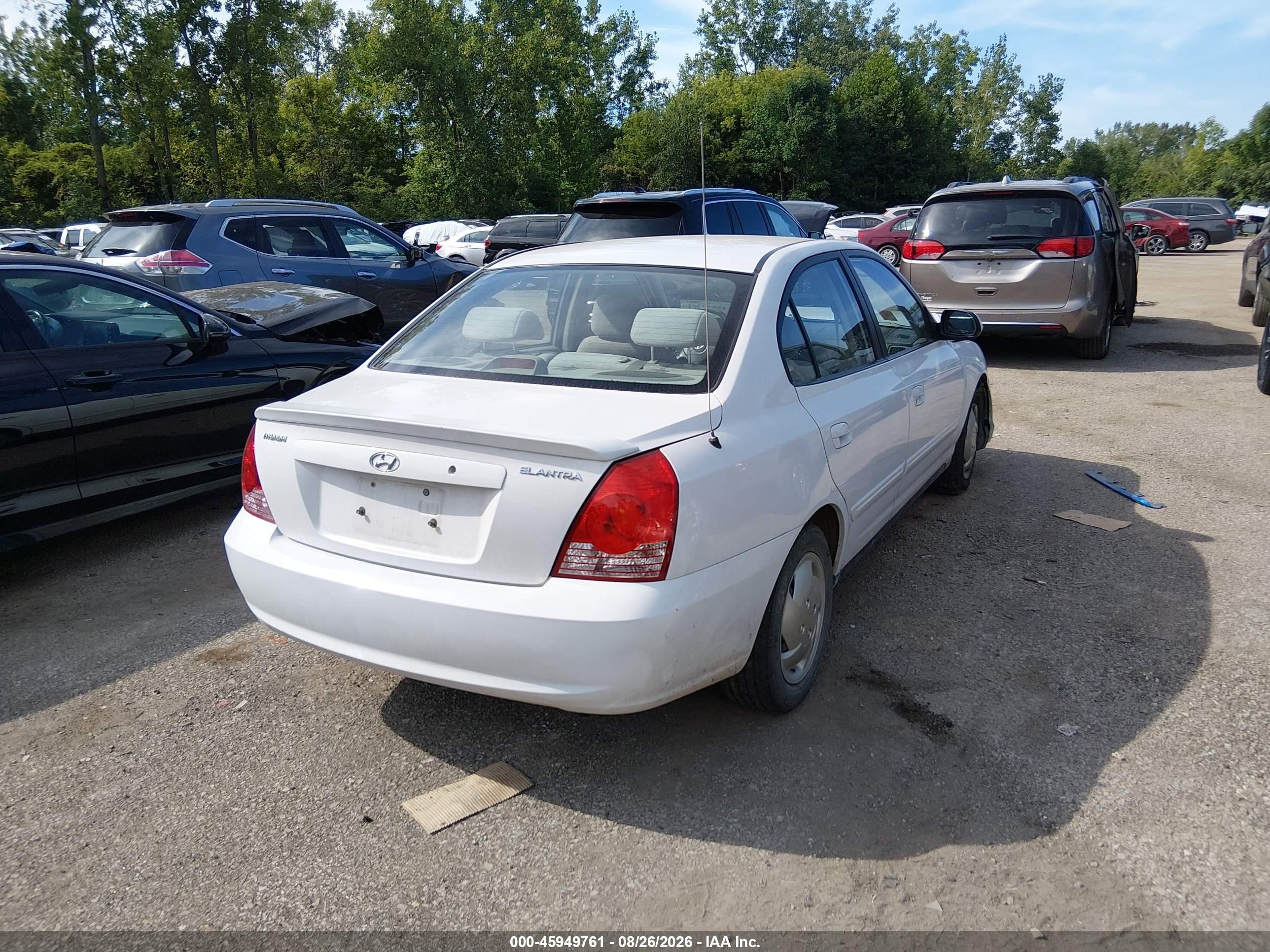 2005 Hyundai Elantra Gls/gt White vin: KMHDN46D45U953326
