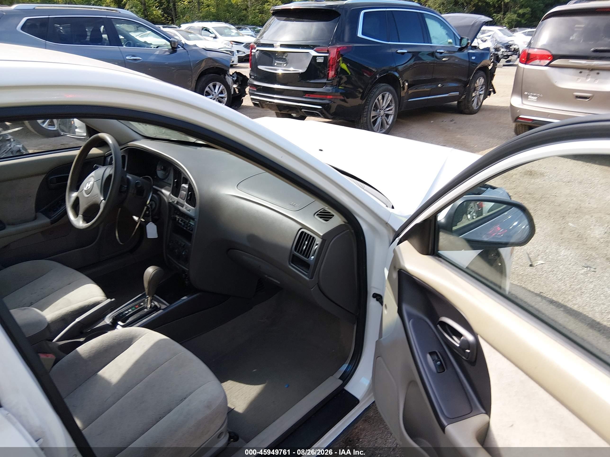 2005 Hyundai Elantra Gls/gt White vin: KMHDN46D45U953326