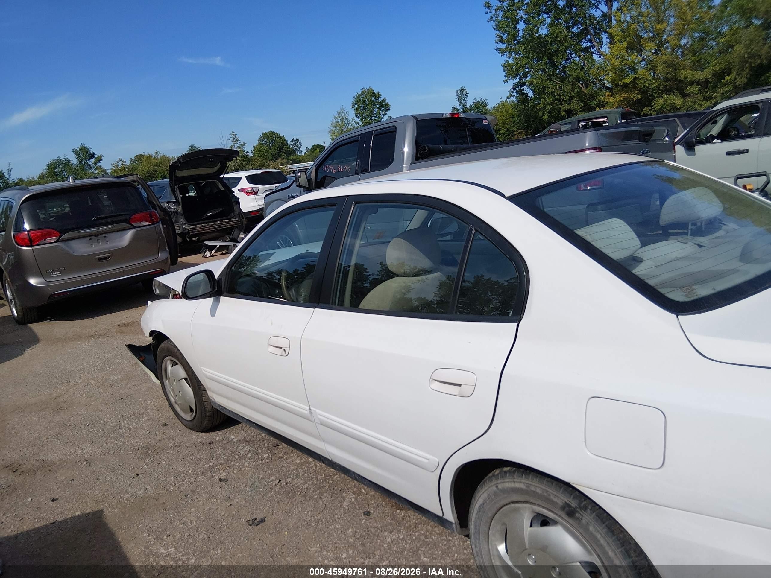 2005 Hyundai Elantra Gls/gt White vin: KMHDN46D45U953326