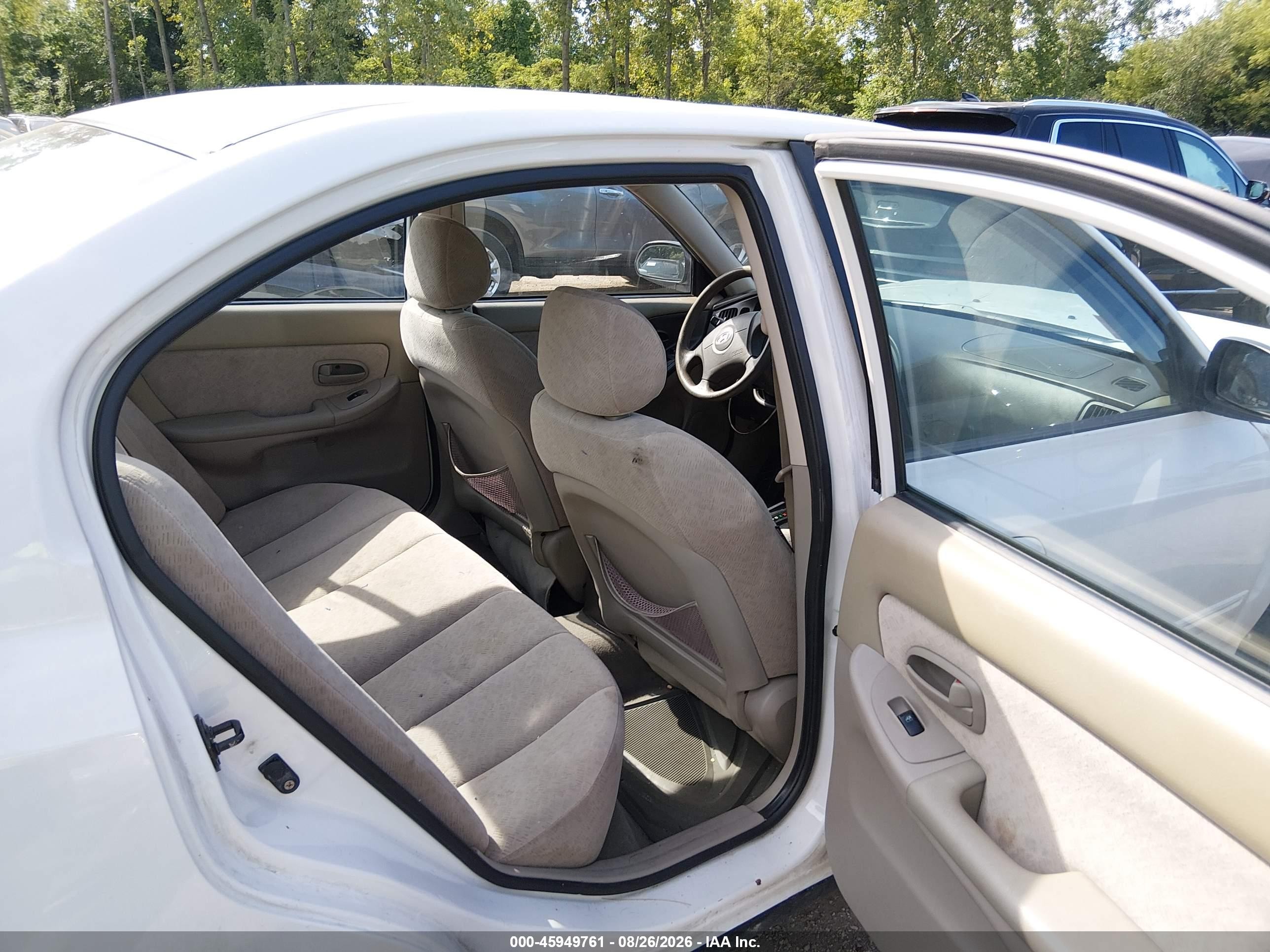 2005 Hyundai Elantra Gls/gt White vin: KMHDN46D45U953326
