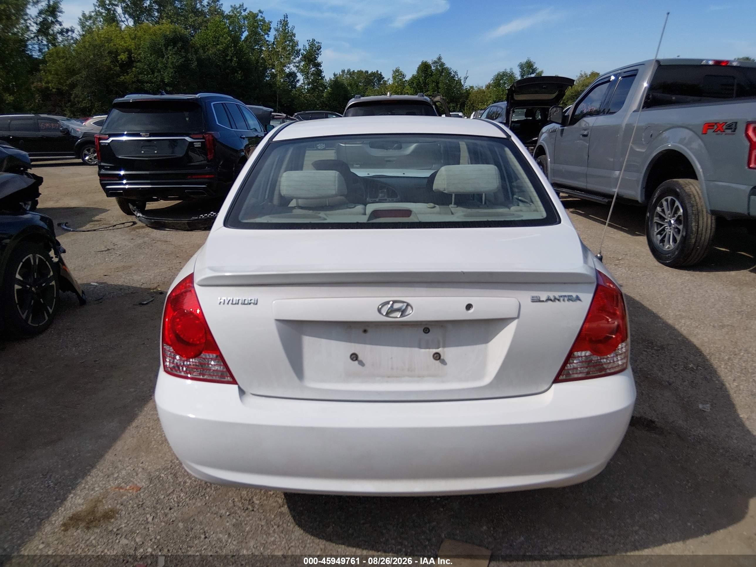 2005 Hyundai Elantra Gls/gt White vin: KMHDN46D45U953326