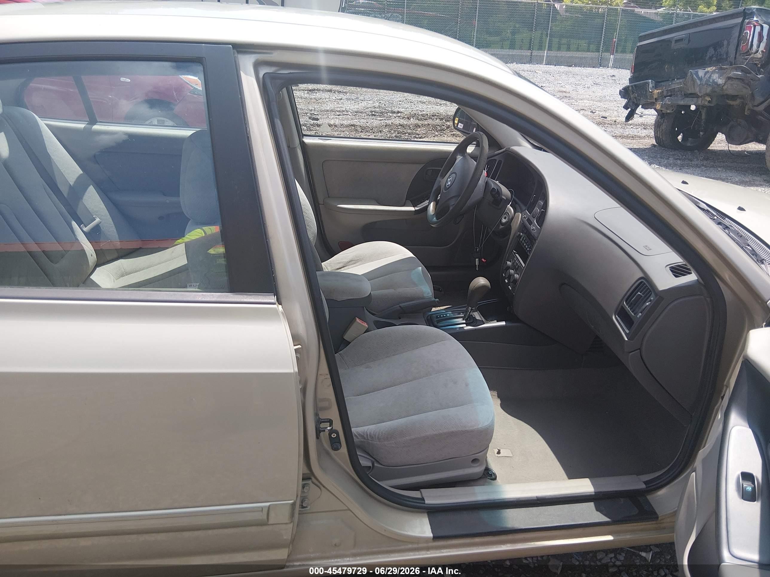 2005 Hyundai Elantra Gls/gt Tan vin: KMHDN46D55U193407