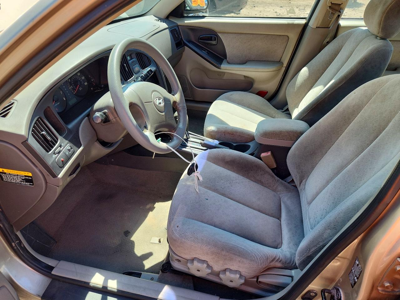 2005 Hyundai Elantra Gls Tan vin: KMHDN46D55U962049