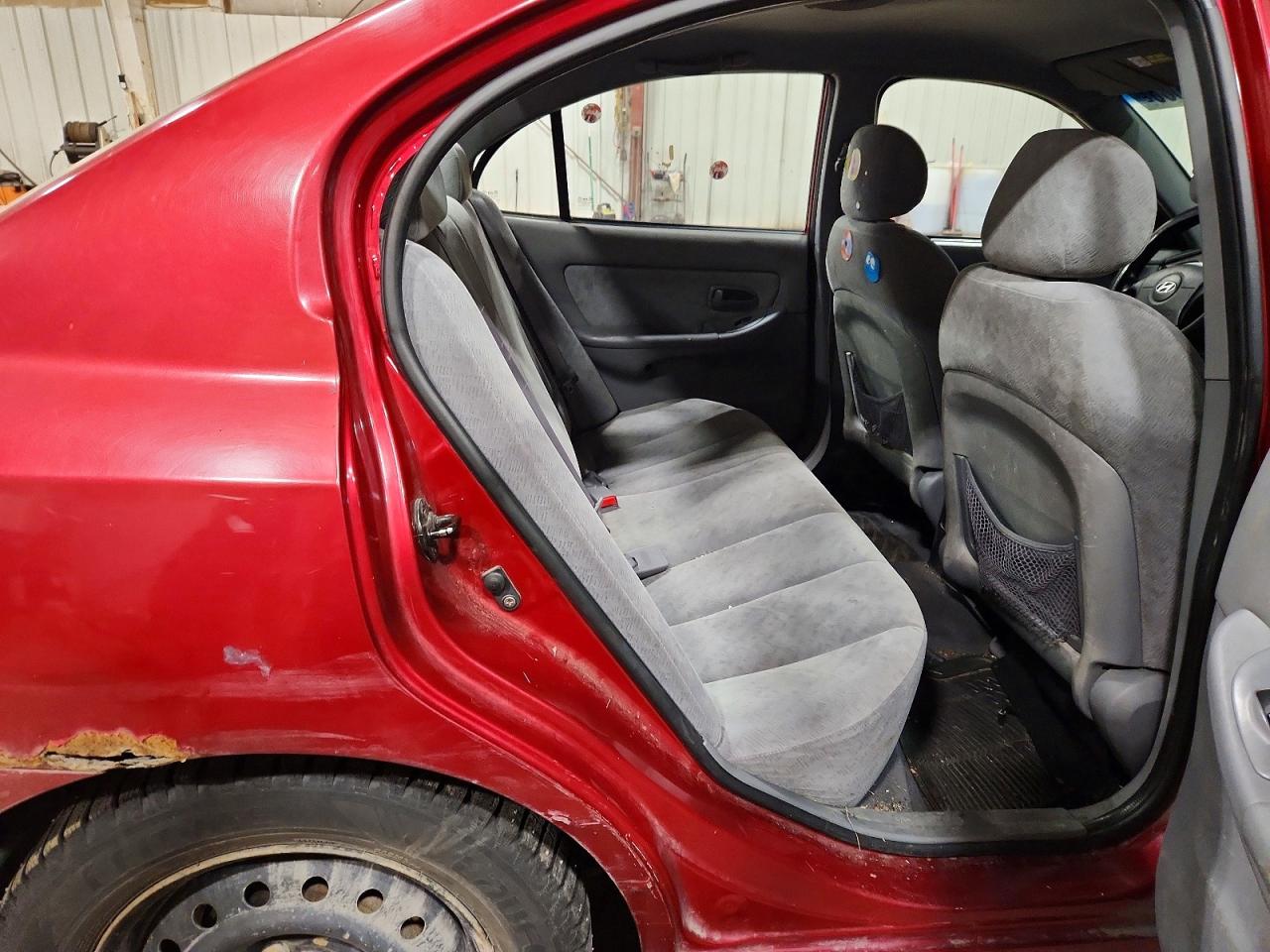 2004 Hyundai Elantra Gls Red vin: KMHDN46D64U764174