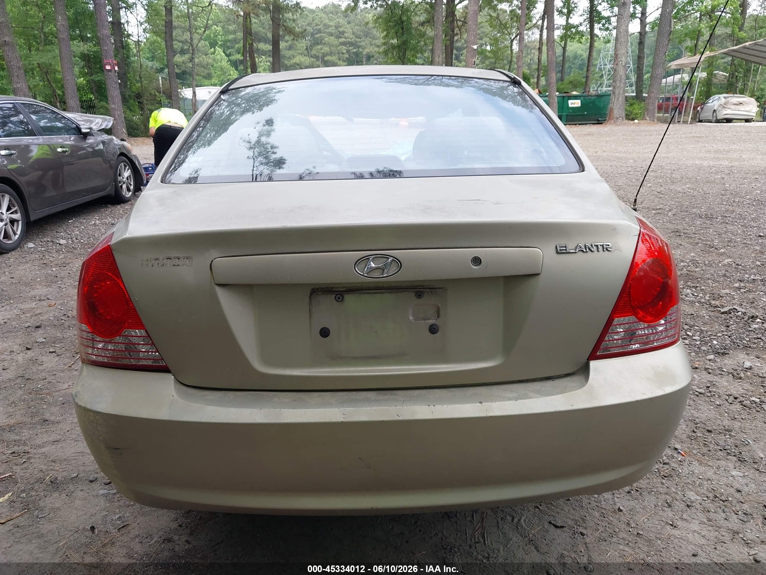 2005 Hyundai Elantra Gls/gt Gold vin: KMHDN46D65U063880