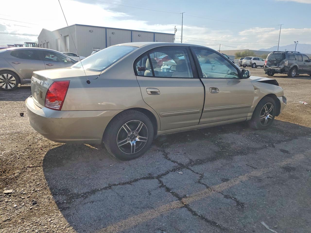 2005 Hyundai Elantra Gls Gold vin: KMHDN46D65U106775