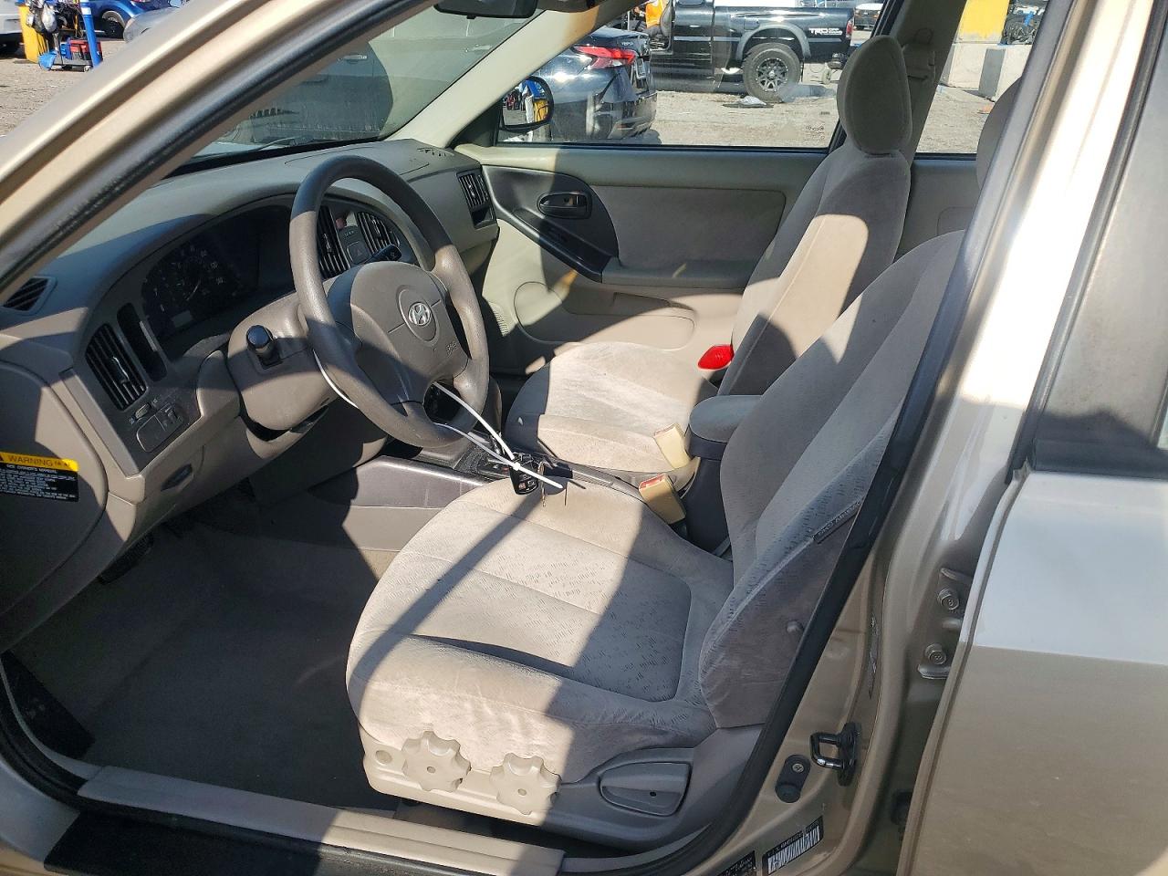 2005 Hyundai Elantra Gls Gold vin: KMHDN46D65U106775