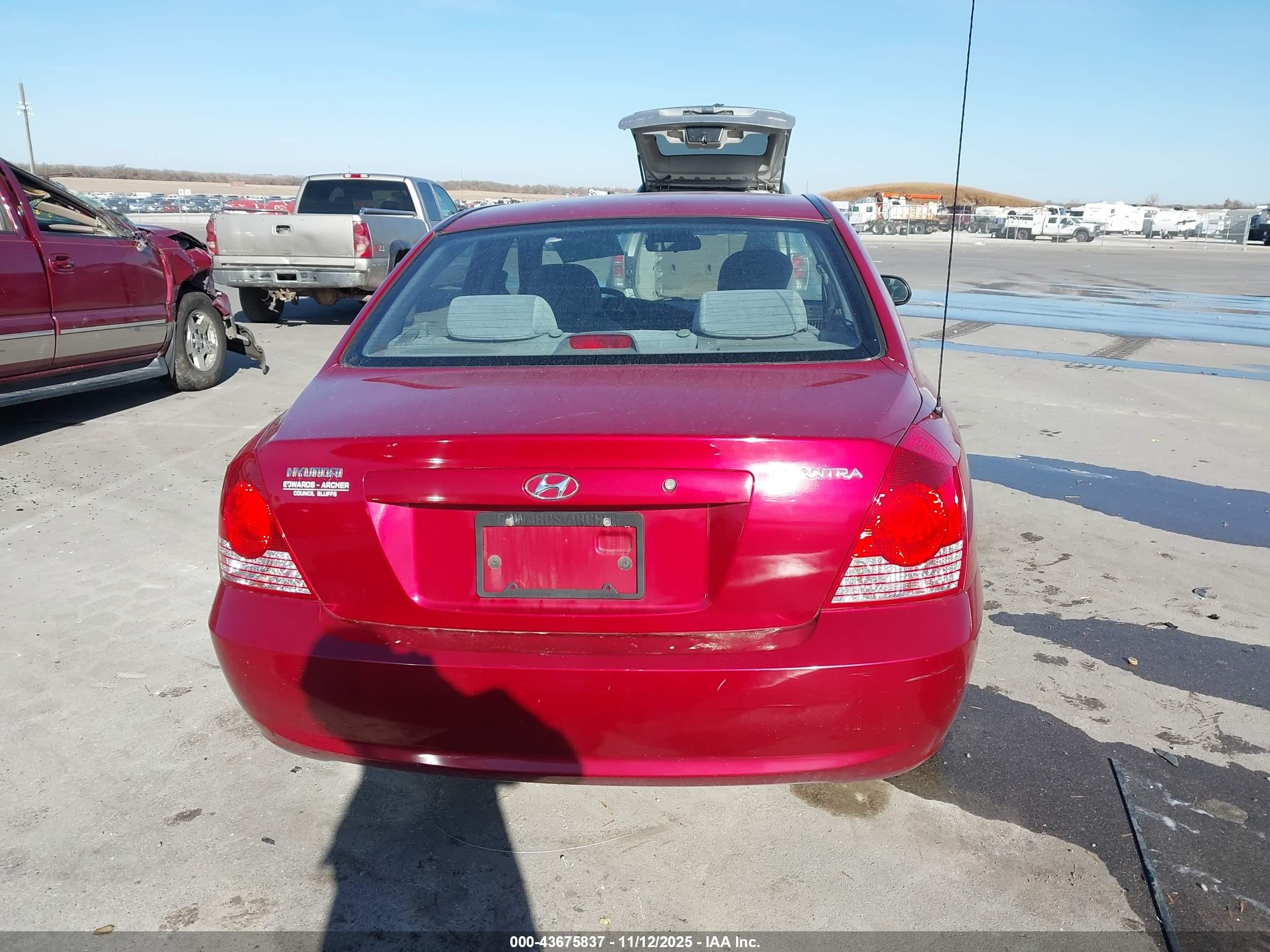 2004 Hyundai Elantra Gls/gt Red vin: KMHDN46D74U754222