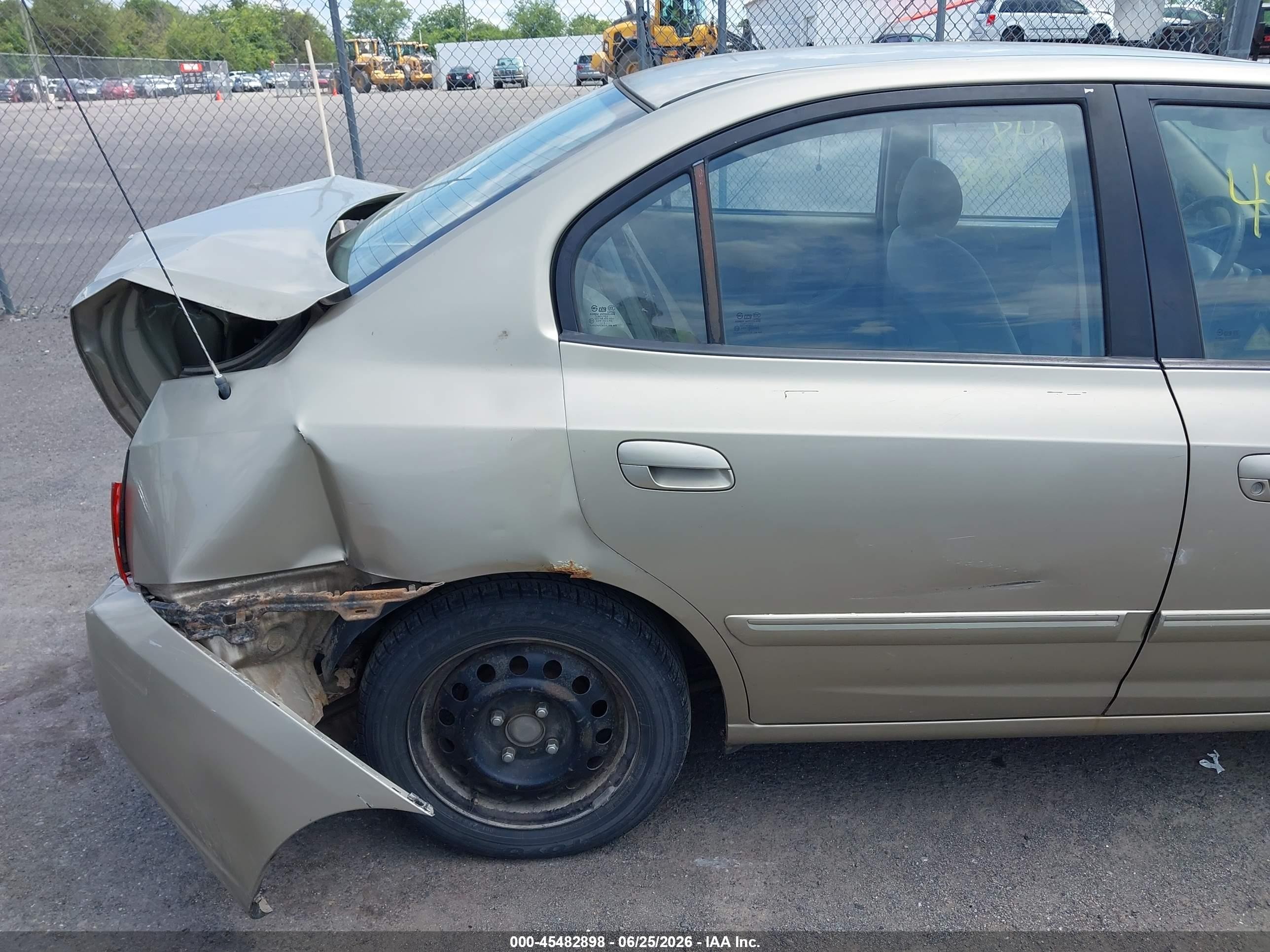 2005 Hyundai Elantra Gls/gt Gold vin: KMHDN46D75U195286